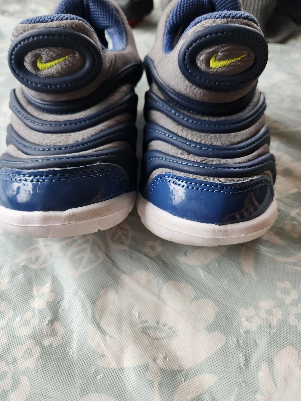 Nike dynamo free  9c Kids' Blue and Gray Slip-On Sneakers with Lime Swoosh